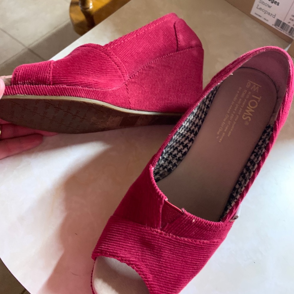 Tom wedge shoes size 6